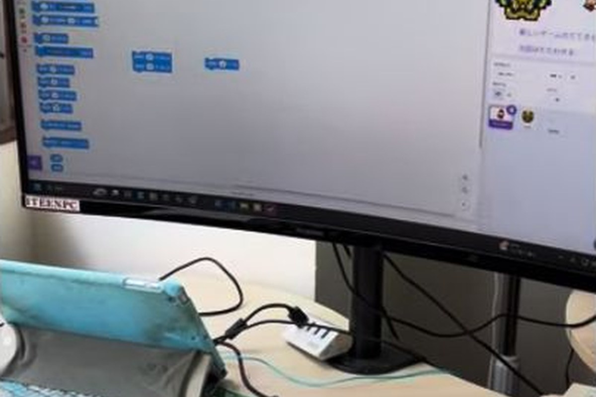 ブロックを組み合わせてプログラムを作る学習画面